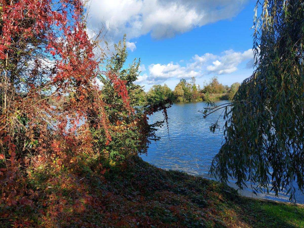 Les Seringats Poissy Buitenkant foto