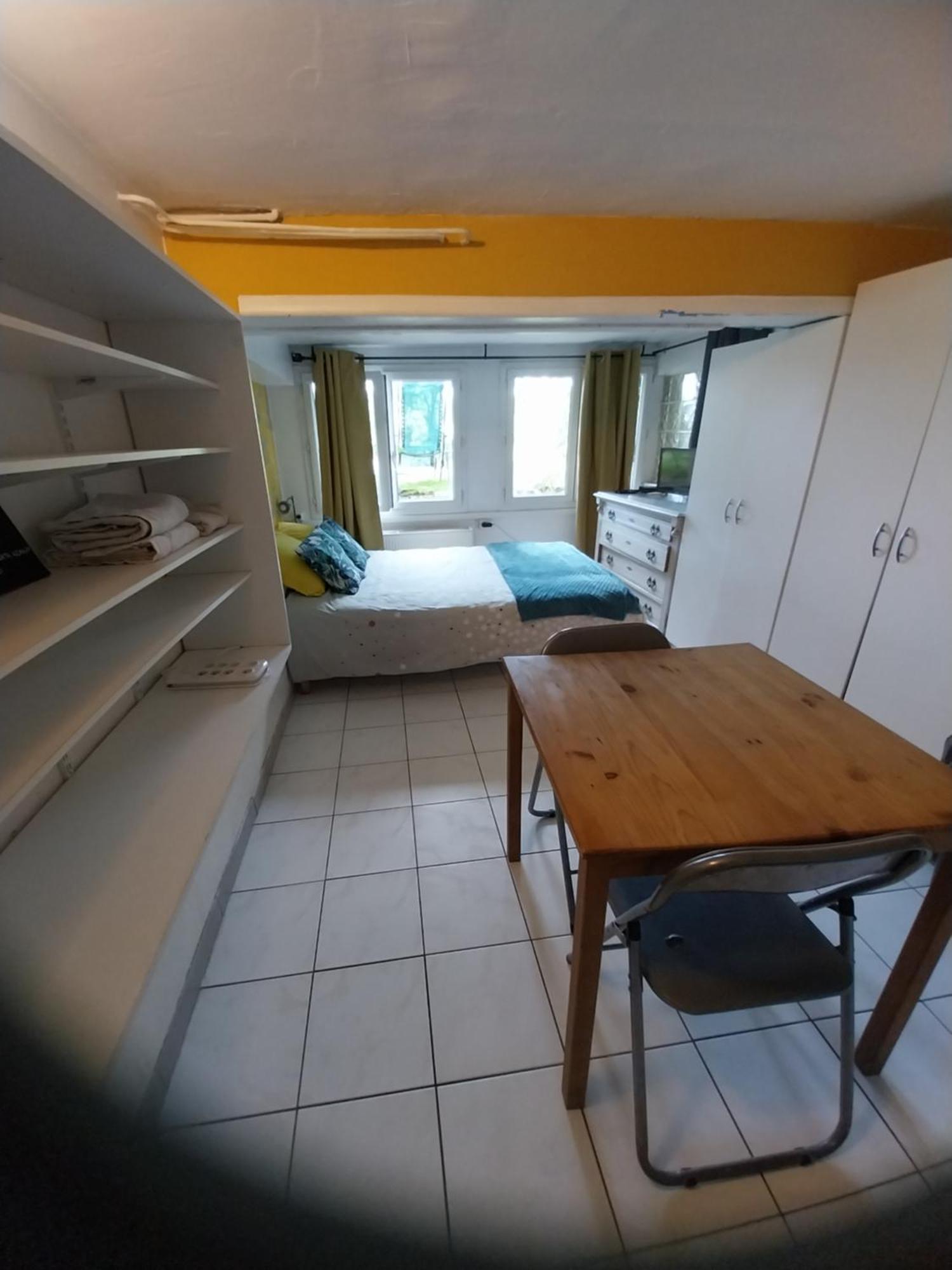 Les Seringats Poissy Buitenkant foto