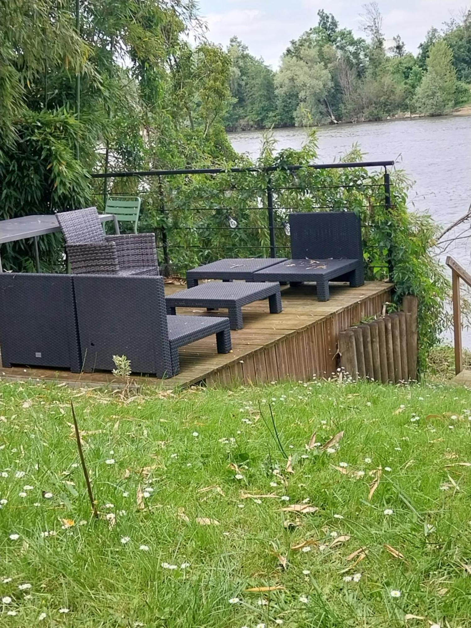 Les Seringats Poissy Buitenkant foto