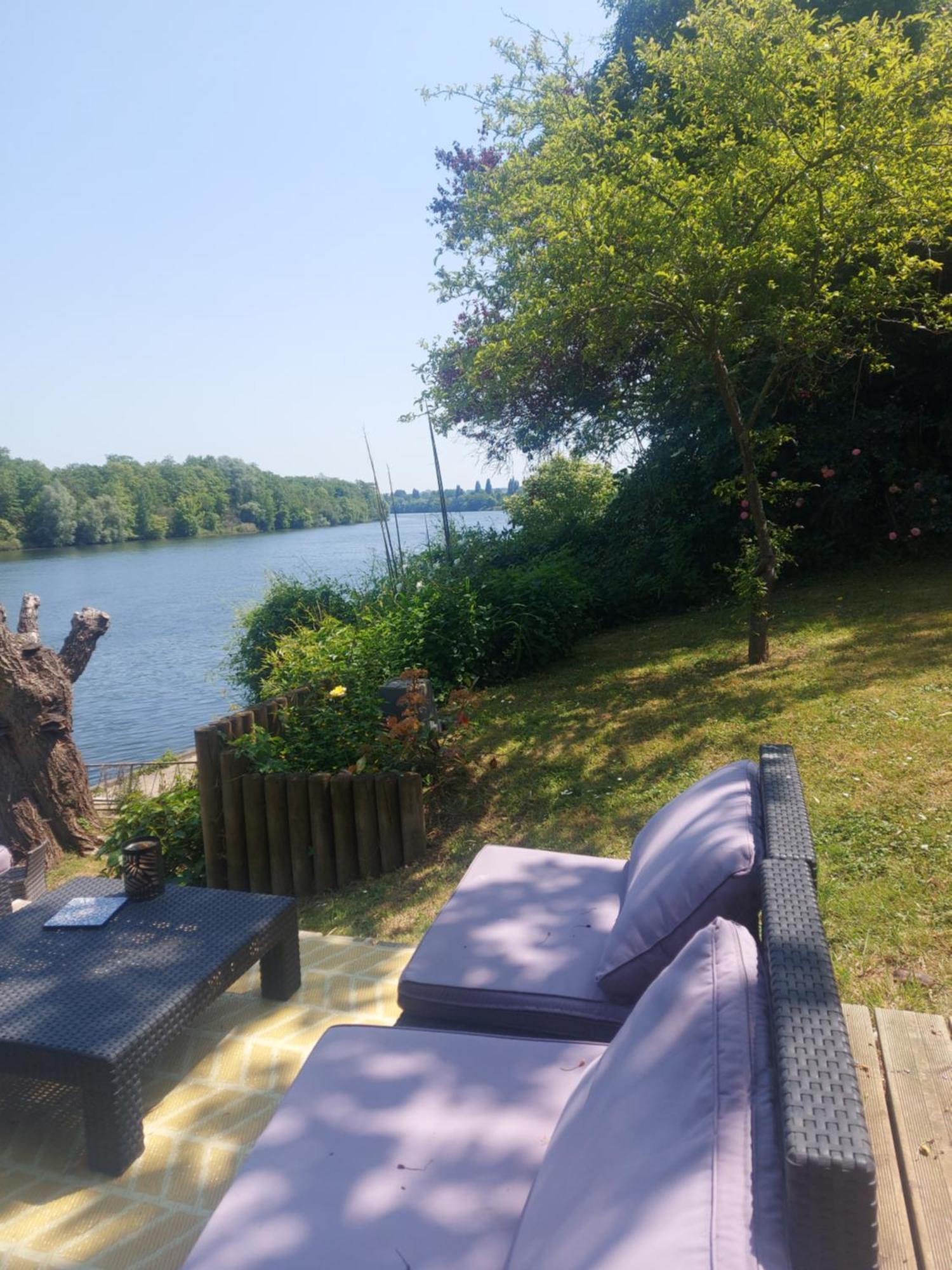 Les Seringats Poissy Buitenkant foto