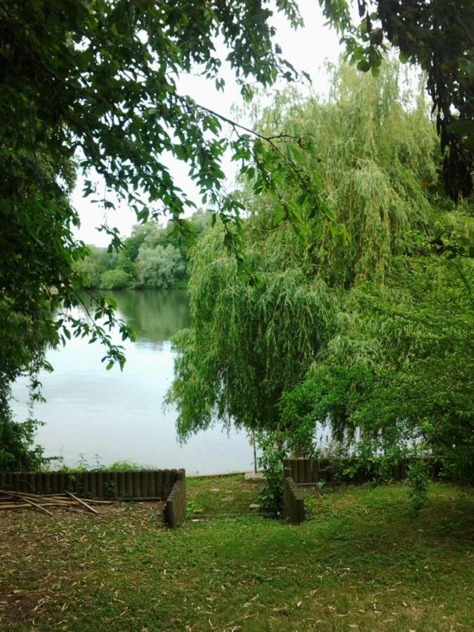 Les Seringats Poissy Buitenkant foto