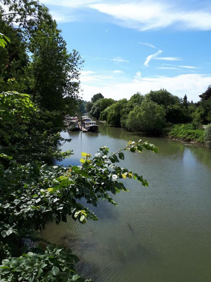 Les Seringats Poissy Buitenkant foto